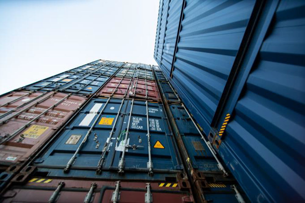 Containers som lastas